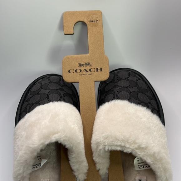 Coach NWT size 7 slippers retail $98 classic C logo EUR 37.5 - Picture 3 of 5